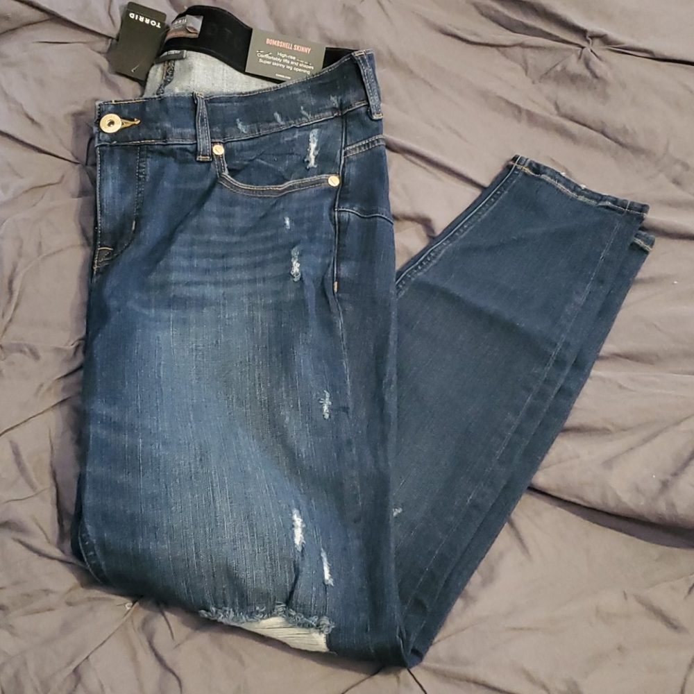 NWT Torrid Distressed Bombshell Skinny Jeans 18R